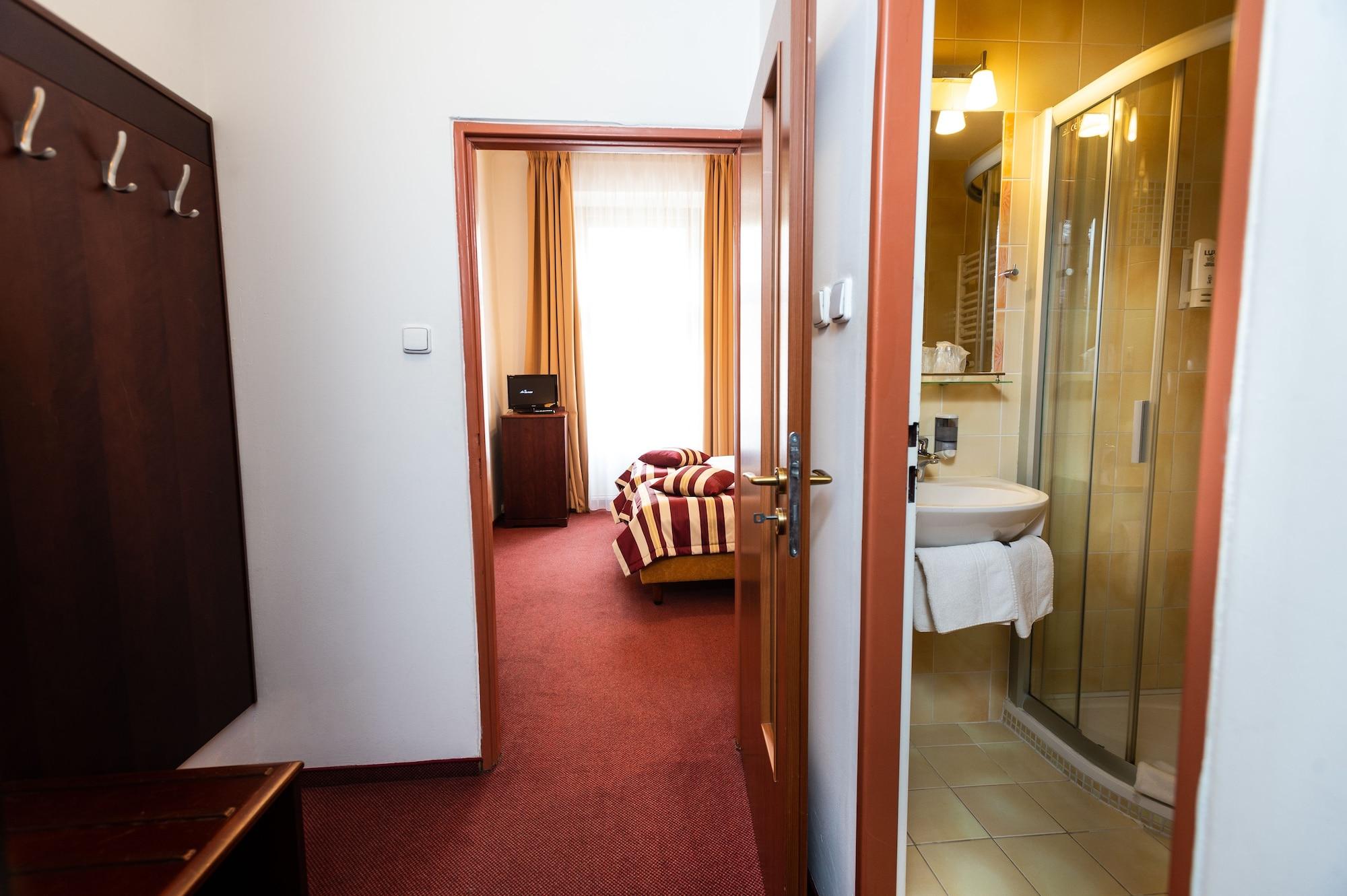 Petr Hotell 3*