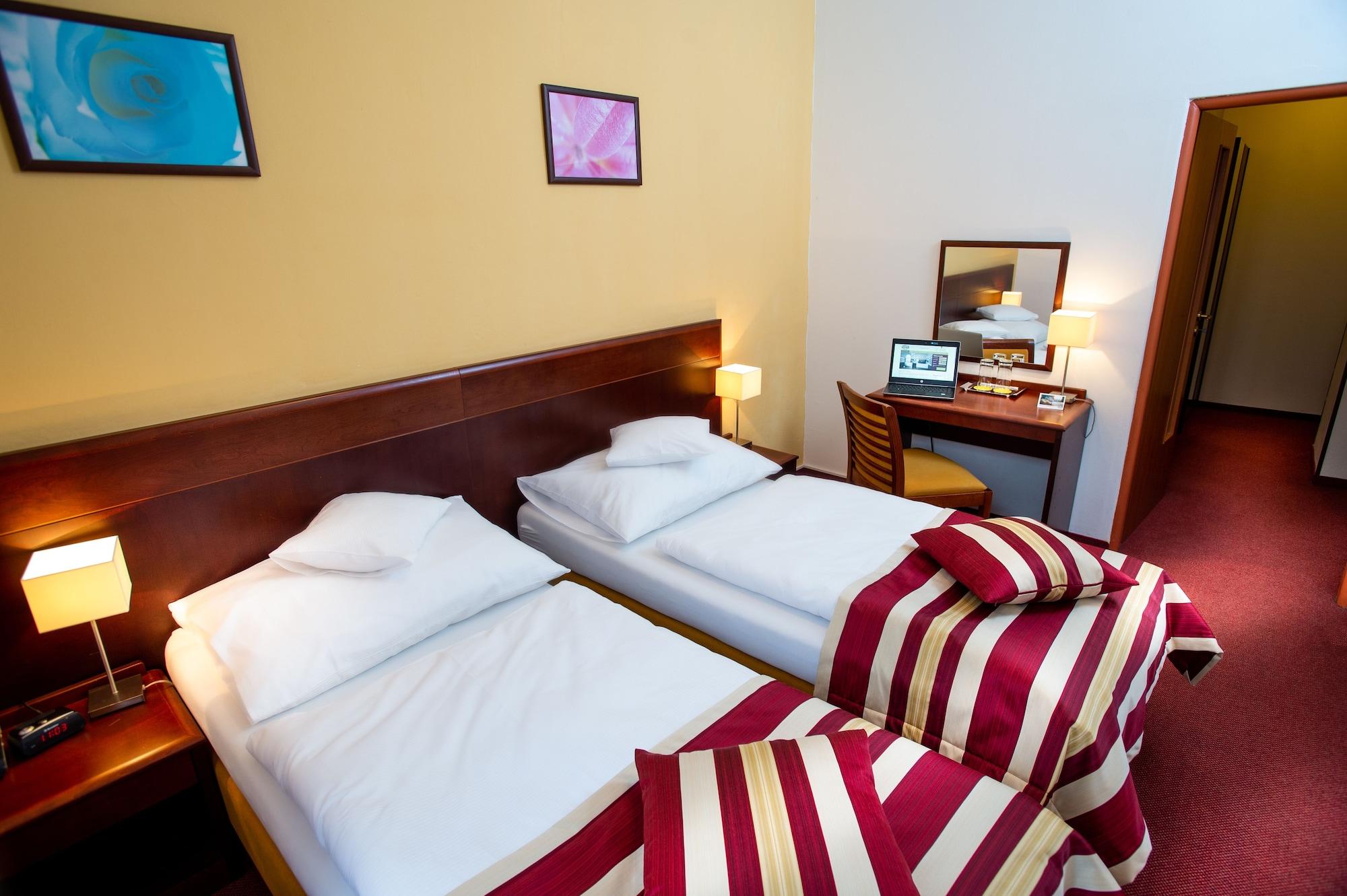 Petr Hotell 3*